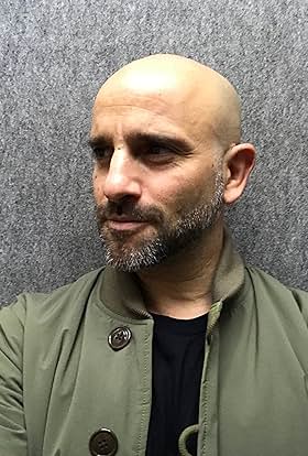 actor Mauro La Villa large photo