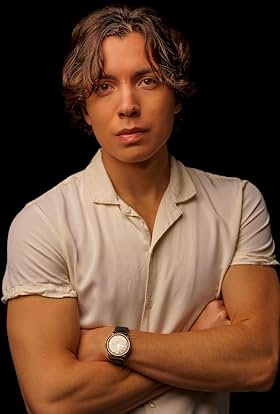 actor Isaac Andrade large photo