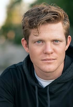 actor Skye Folsom large photo