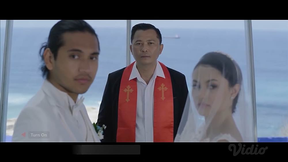 actor Erika Carlina large photo