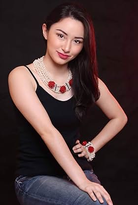 actor Megan Sharpe large photo