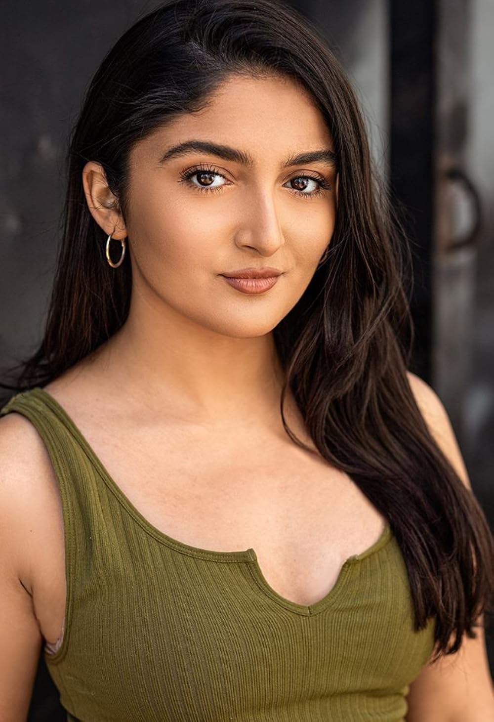 actor Joanna Younes large photo