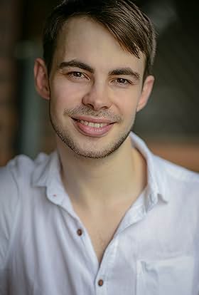 actor Logan Faull large photo