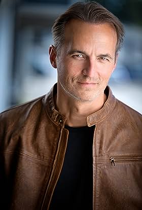 actor Scott Lea large photo