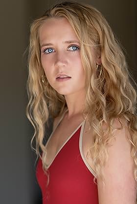 actor Madeleine Quinn large photo