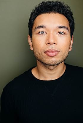 actor Aaron Alcaraz large photo