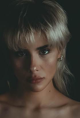 actor Sophia Sutton large photo