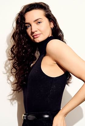 actor Isabella Olivas large photo