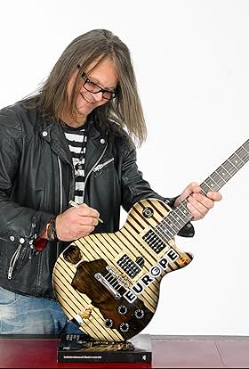 actor Mic Michaeli large photo