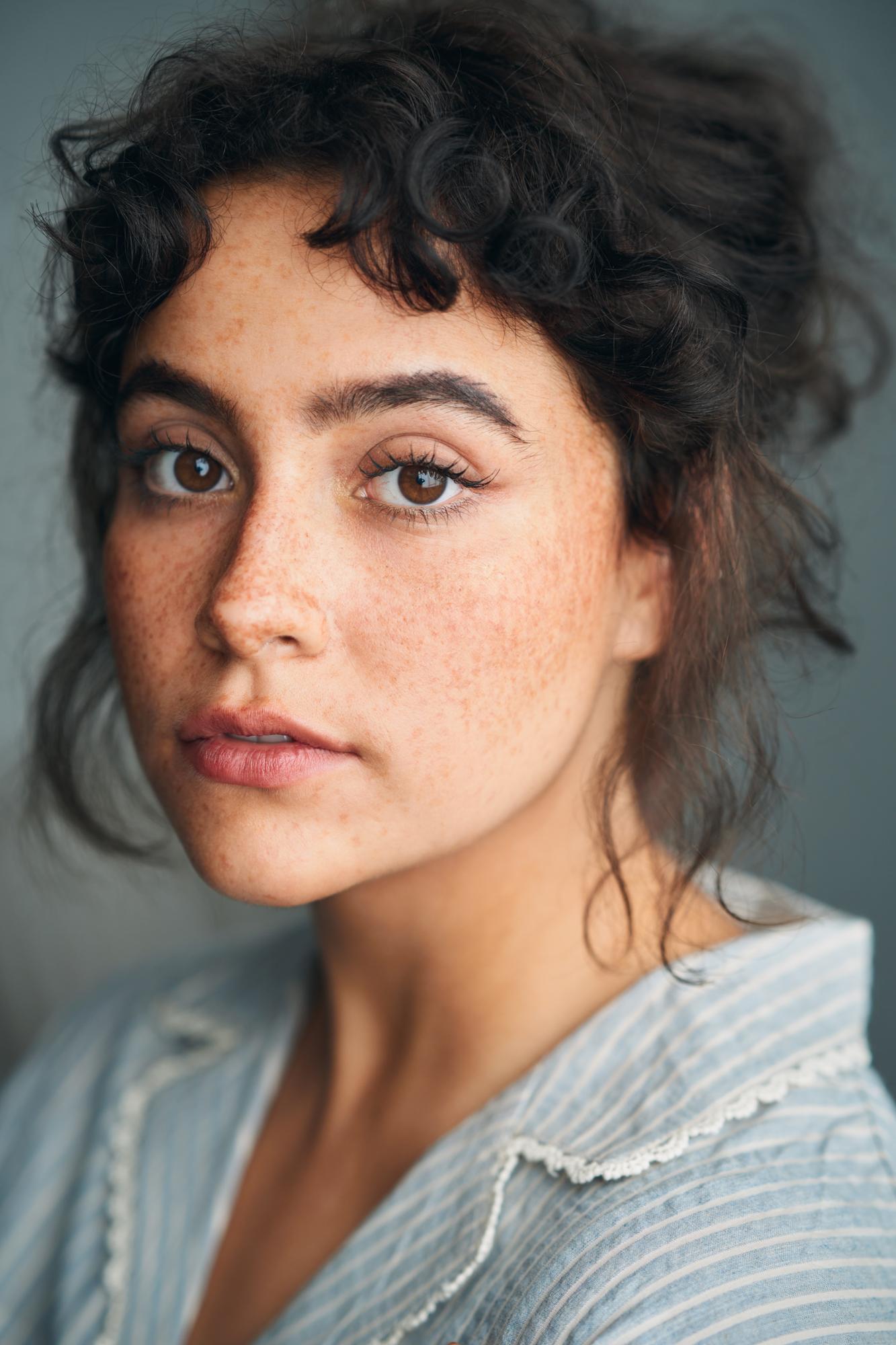 actor Ellie Mejia large photo