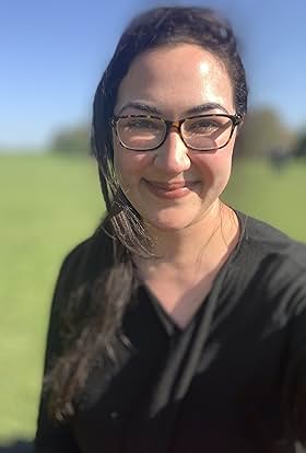 actor Chloe Harris large photo