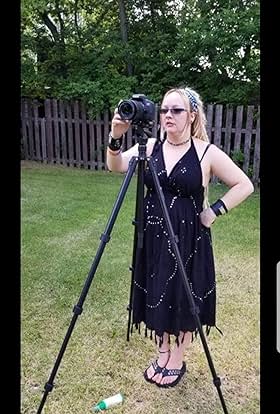 actor Theresa McKnight large photo