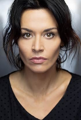 actor Carolyn Owlett large photo