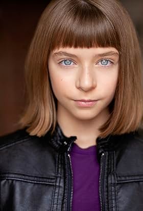 actor Phoebe Ferro large photo