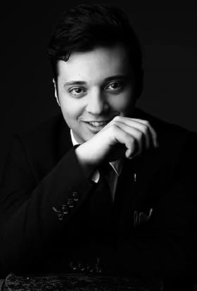 actor Ethan Taylor large photo