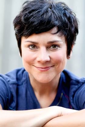 actor Elizabeth Ledo large photo