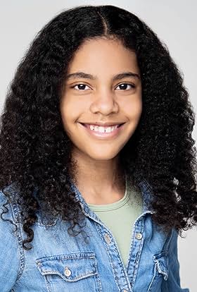 actor Ava Blackwood large photo