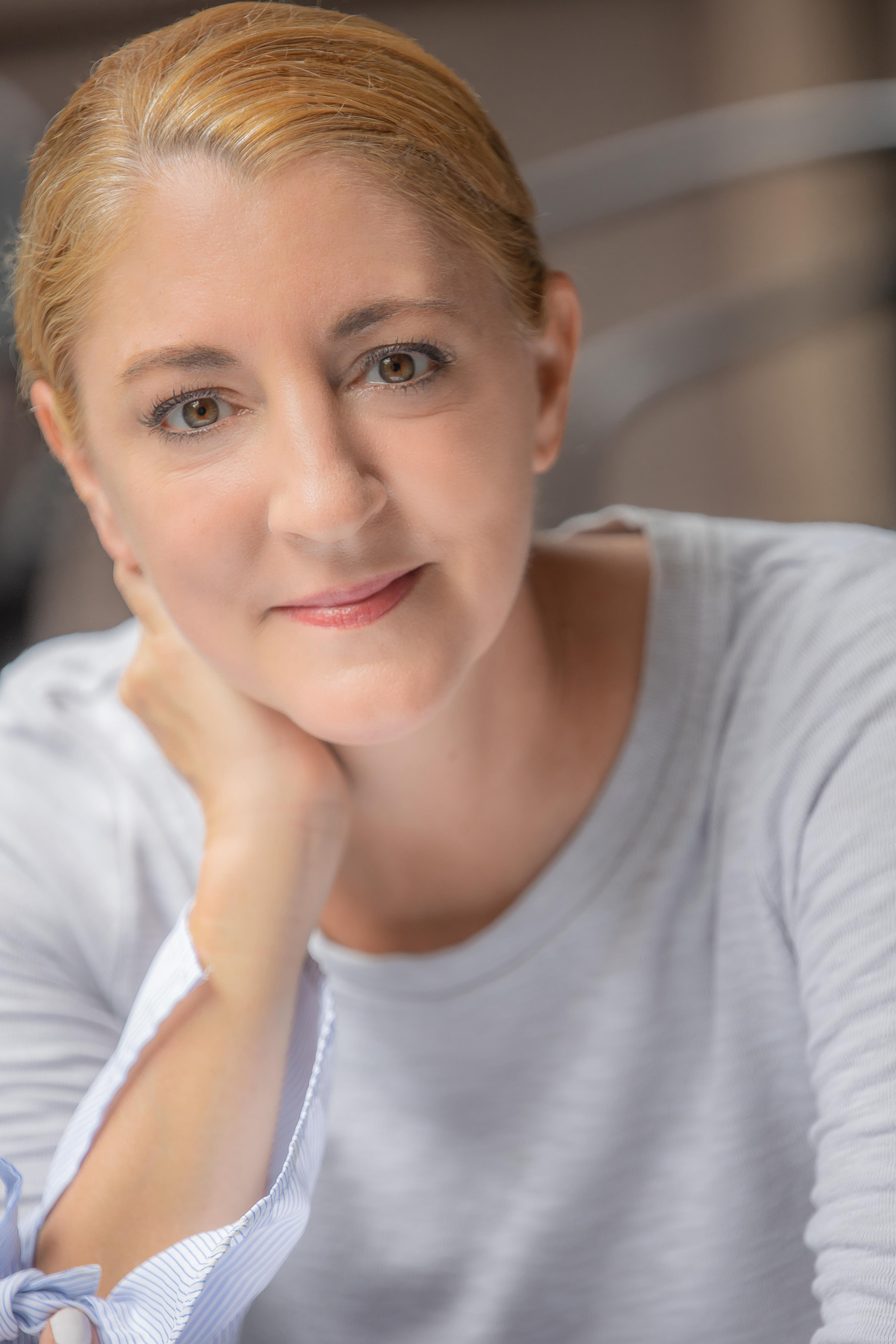 actor Libby Collins large photo