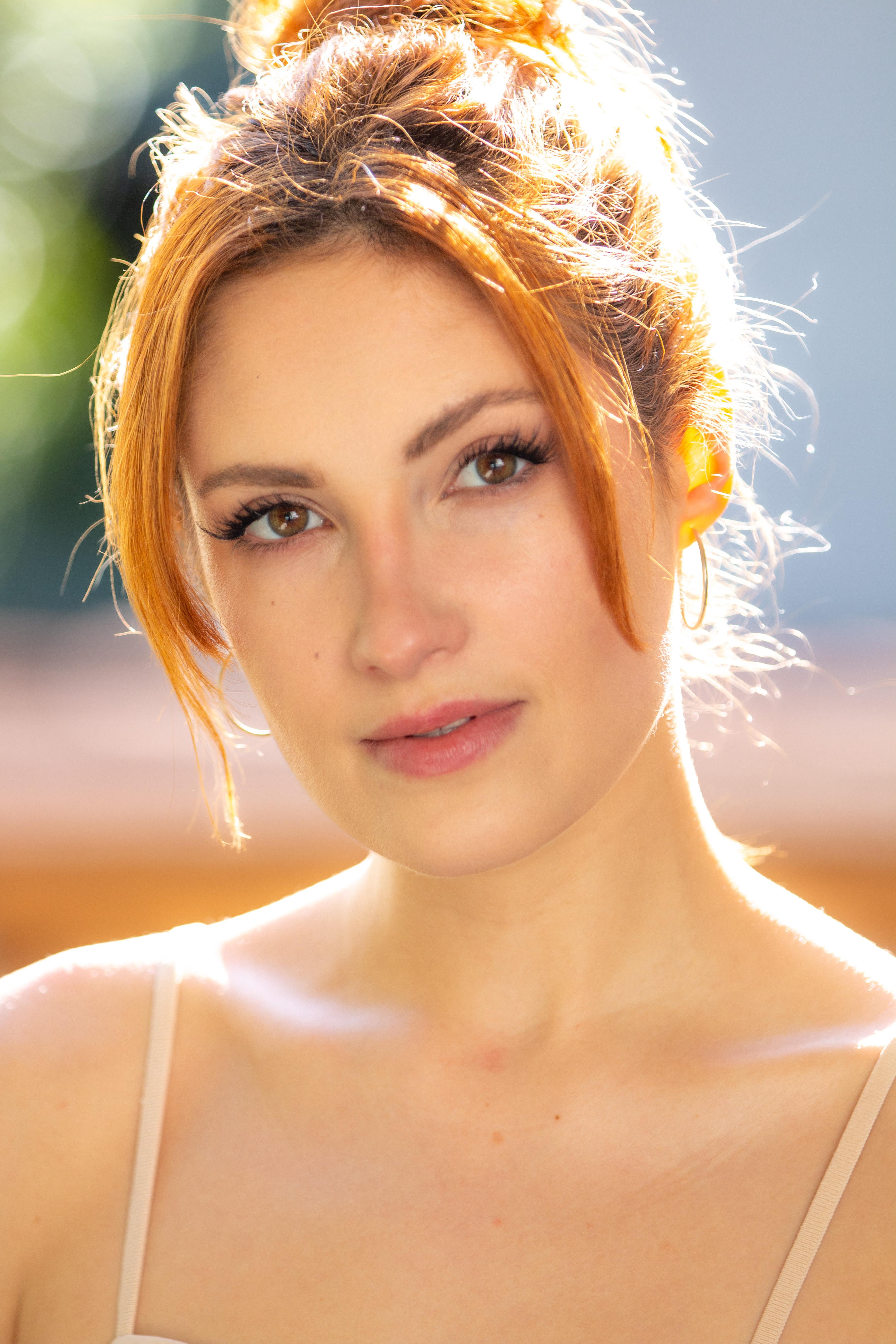 actor Kelsey Susino large photo