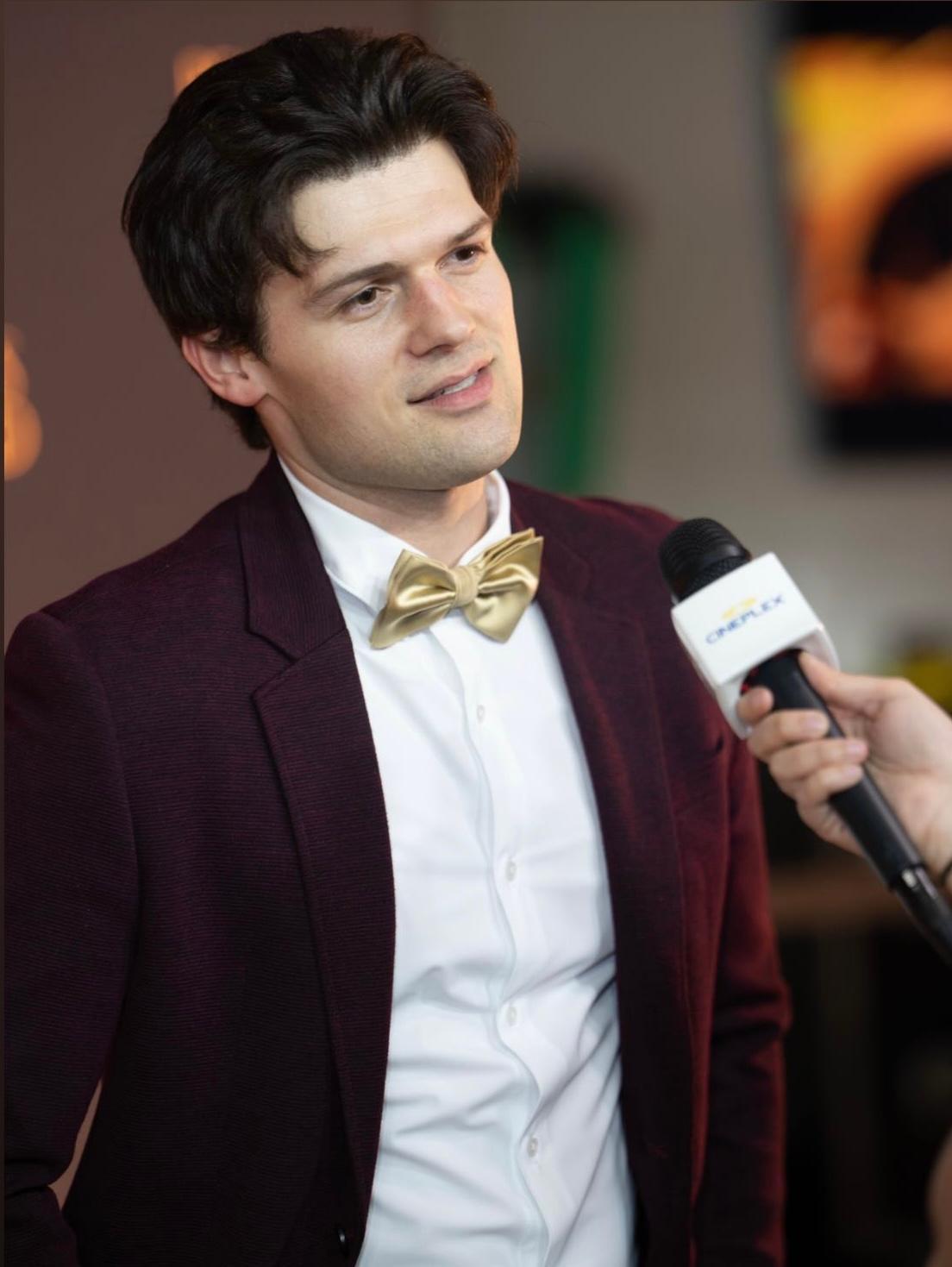 actor Mike Taylor large photo