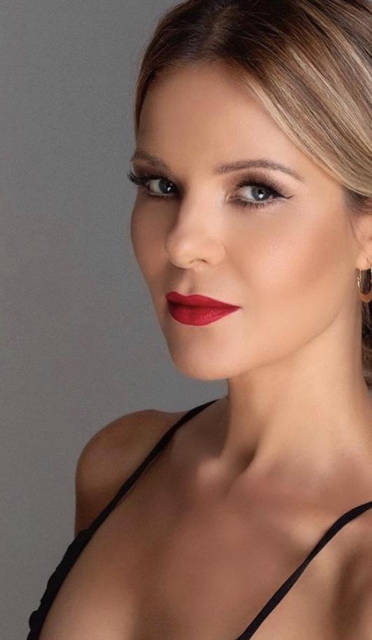 actor Olja Hrustic large photo