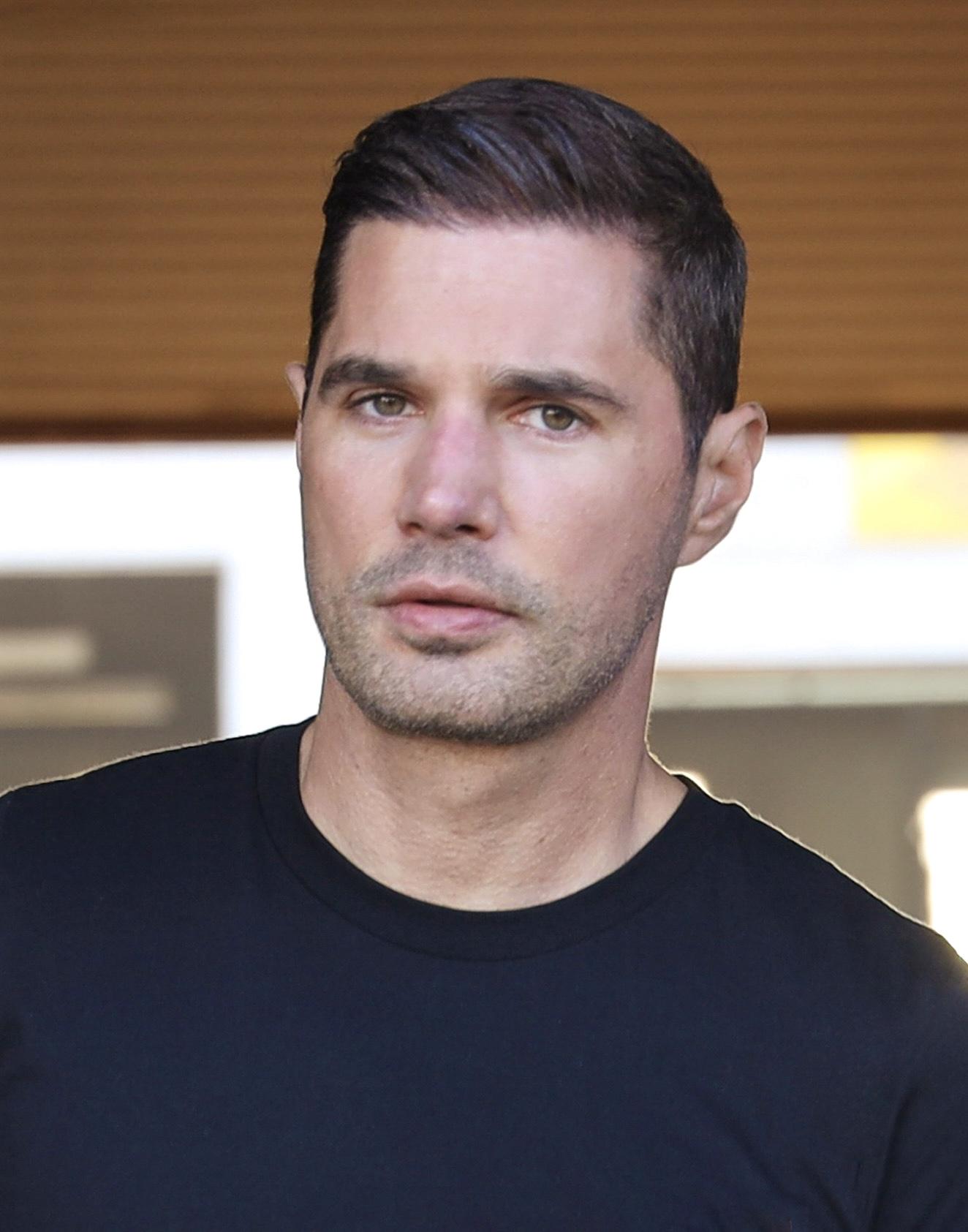 actor Nikola Kent large photo