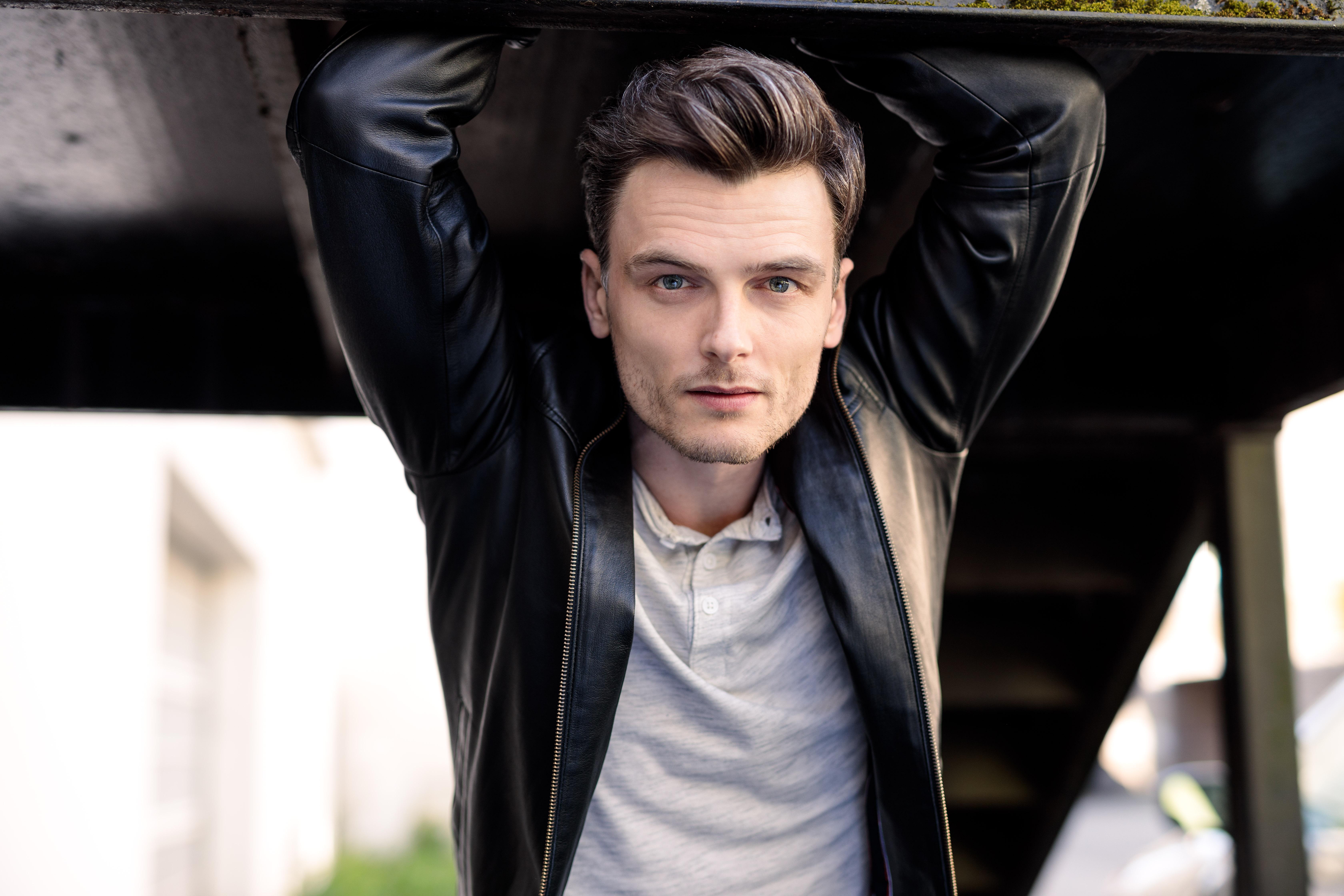 actor Thomas Nicholson large photo