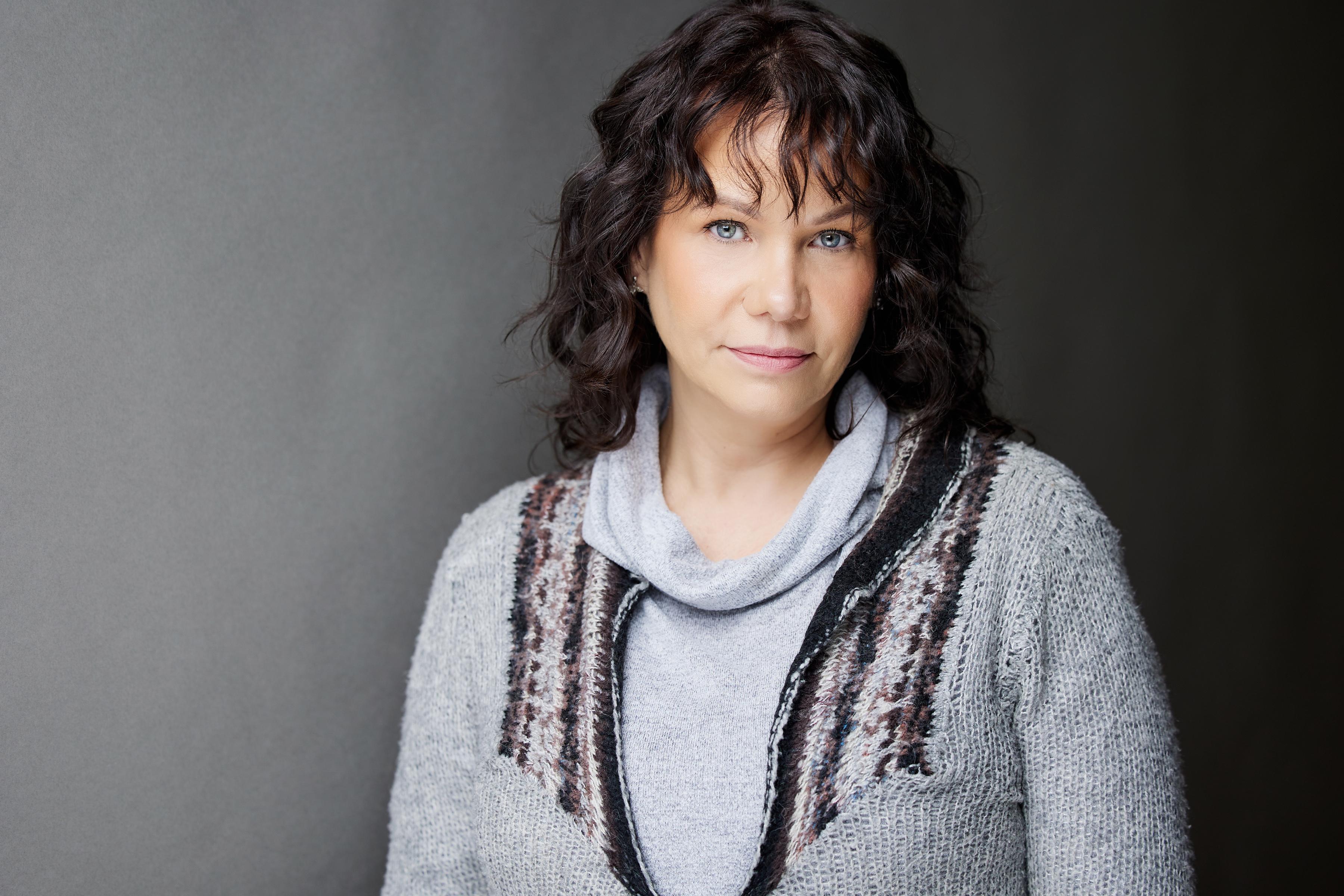 actor Anna-Marie Sutherland large photo