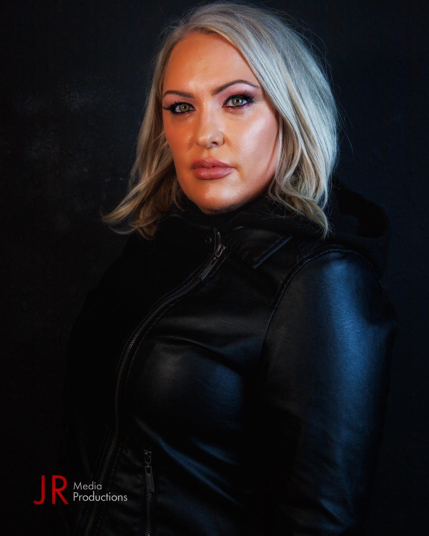 actor Onnoleigh Sweetman large photo