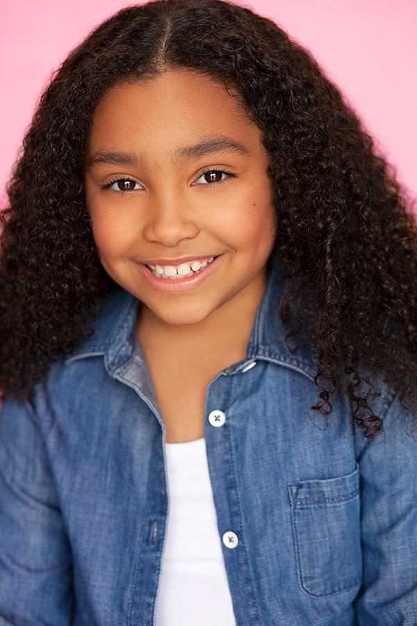 actor Ayla Rae Neal large photo