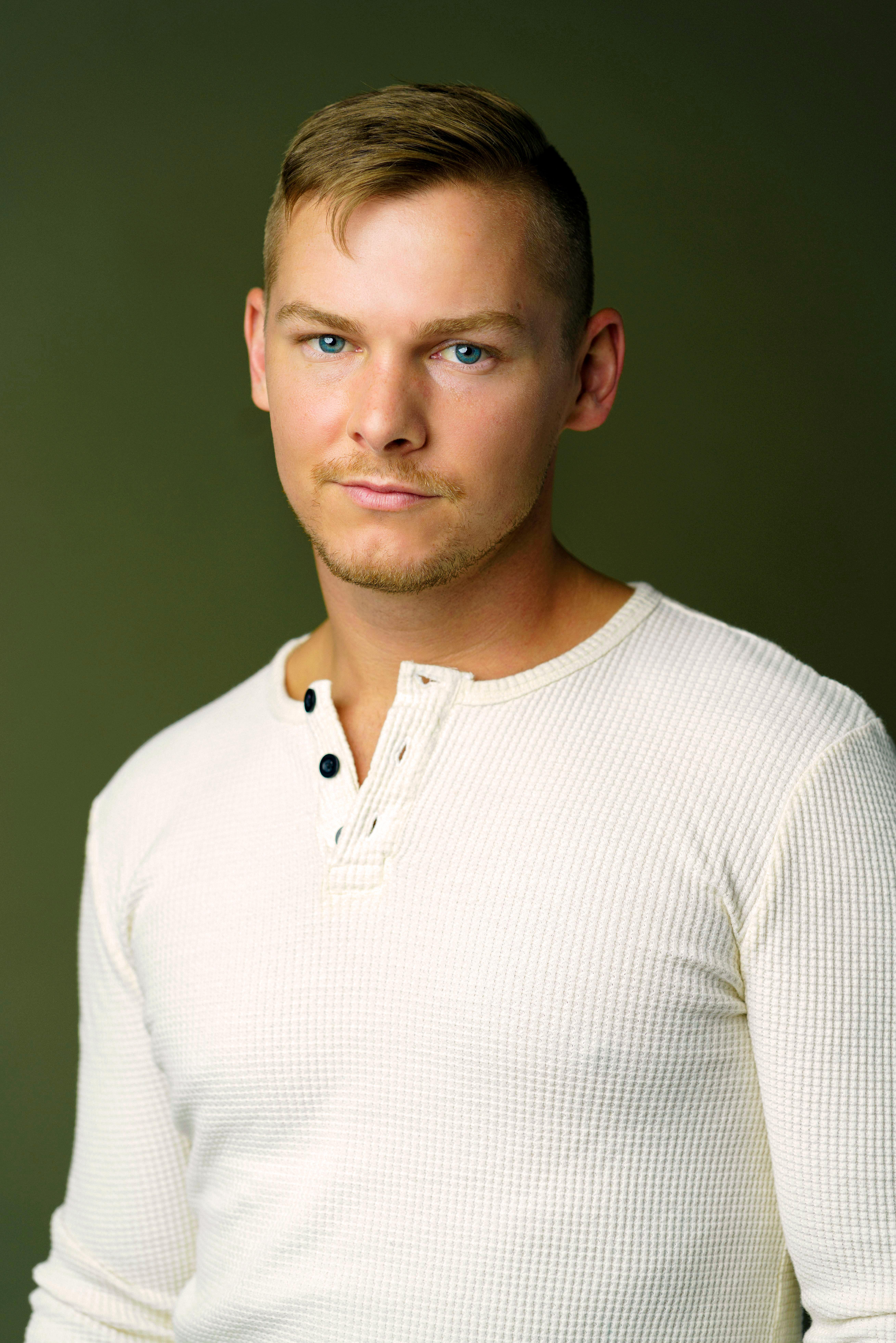 actor Brandon Hudson large photo