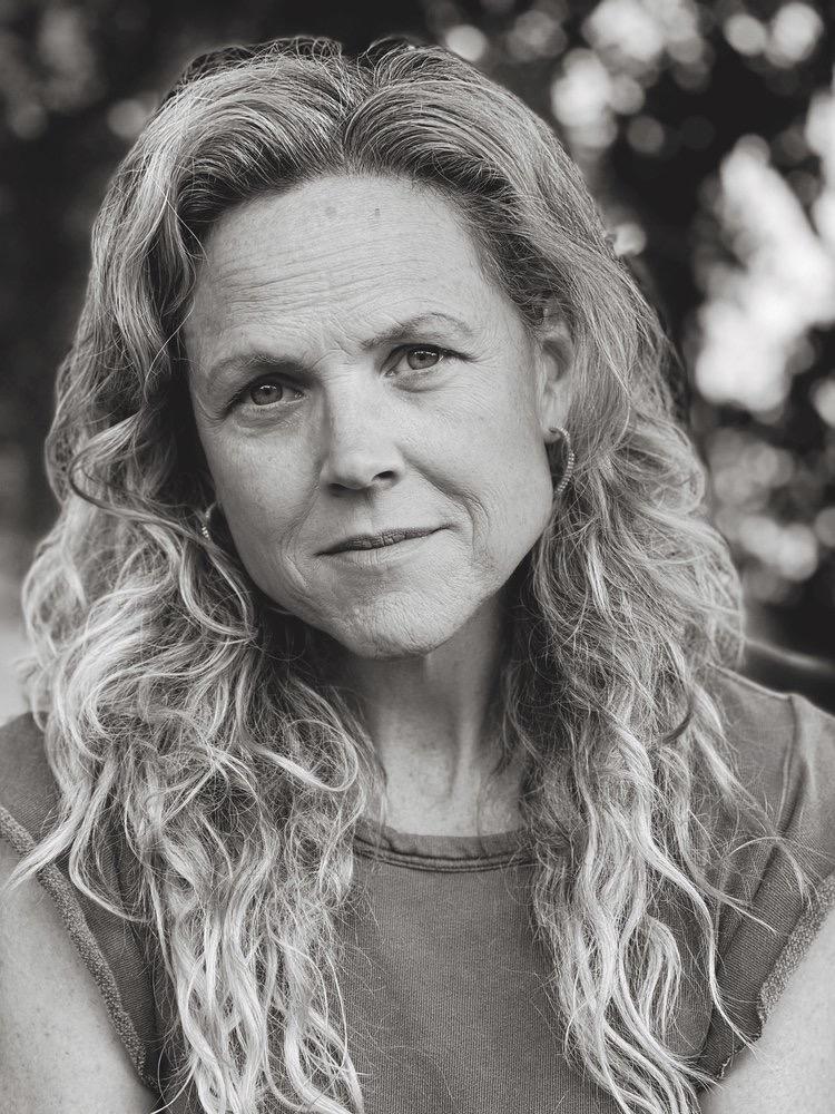 actor Irene Taylor large photo