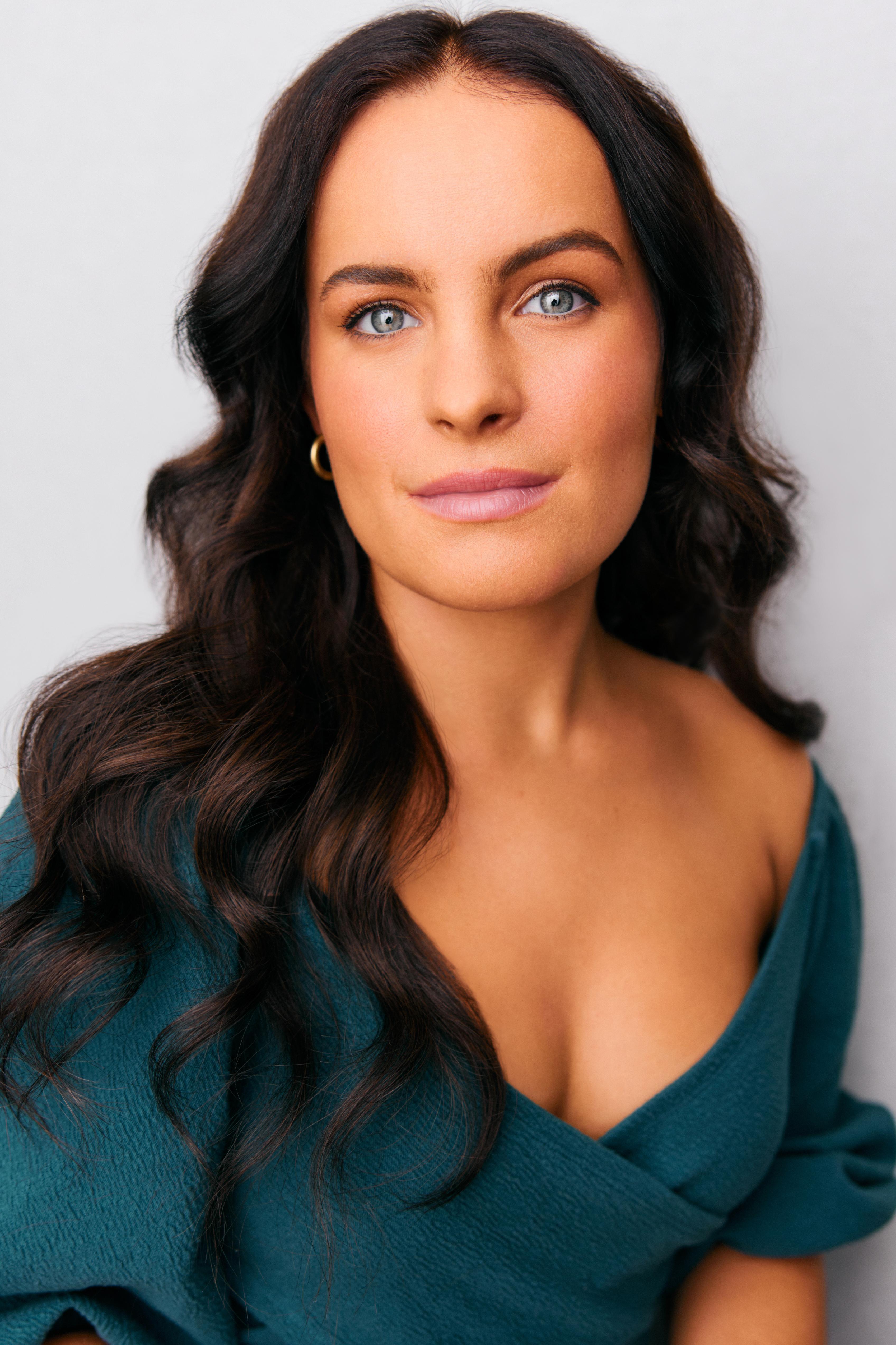 actor Hannah Hunt large photo