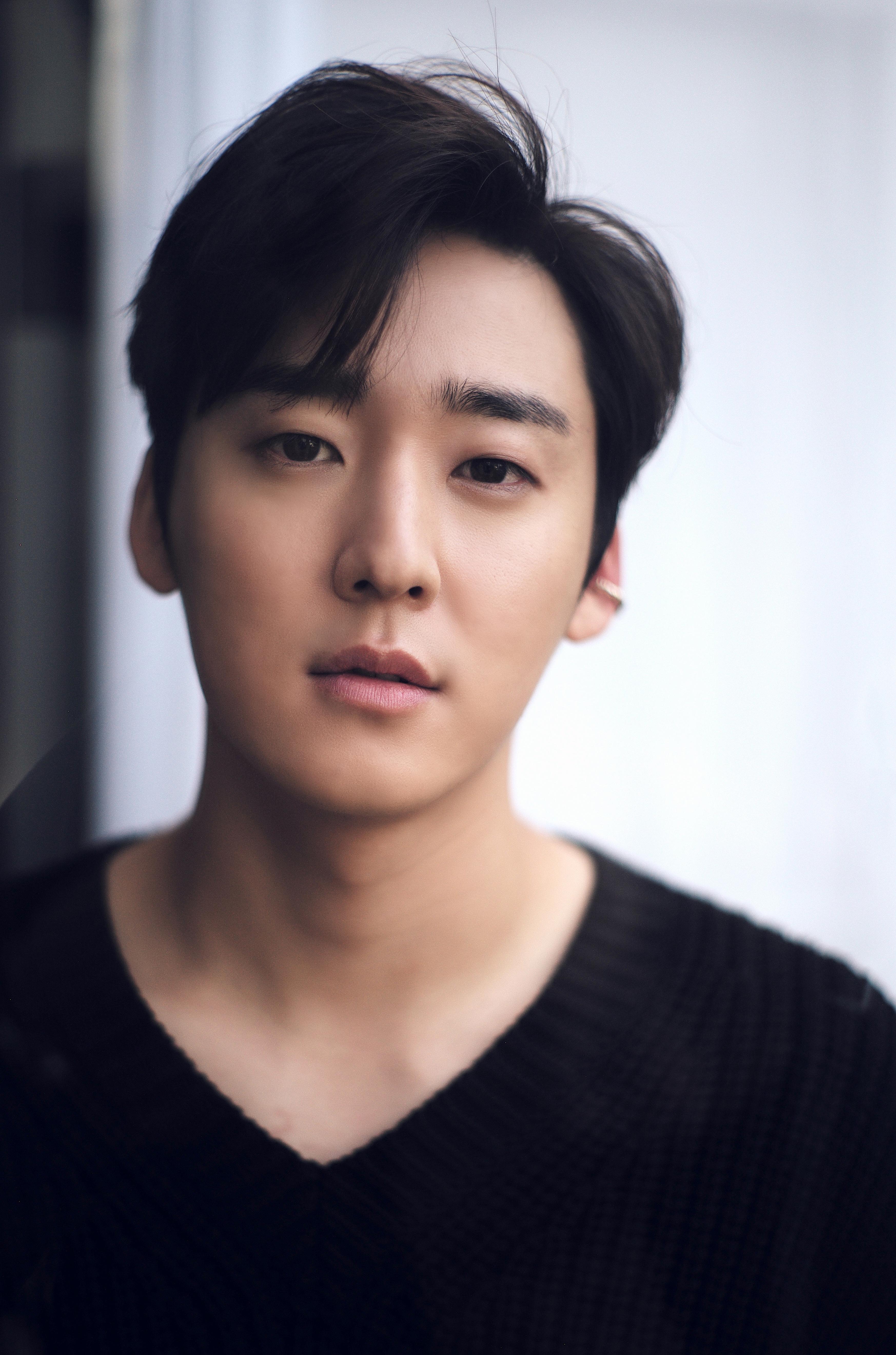 actor Kevin Woo large photo