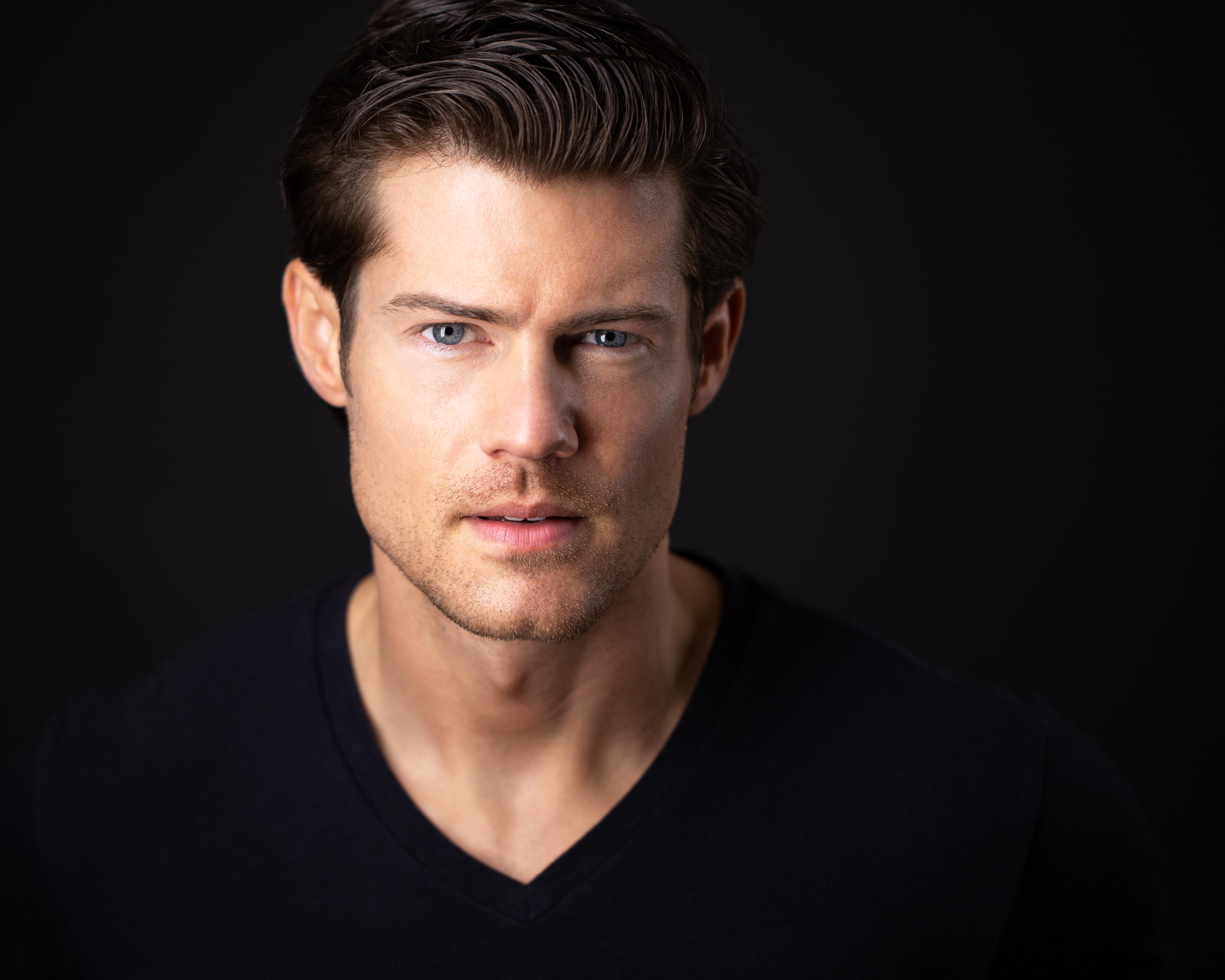 actor Tim Rogan large photo