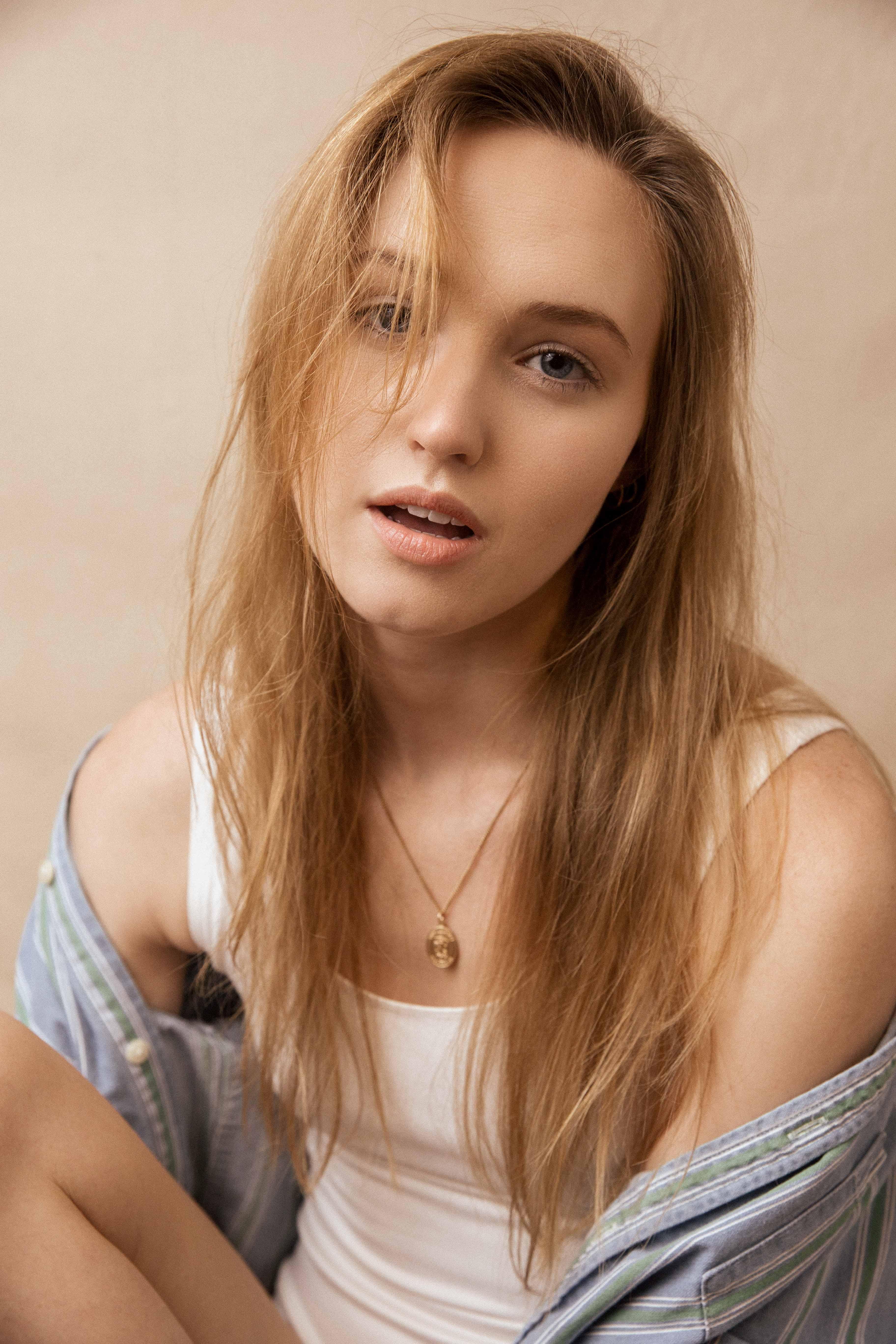 actor Alea Hansinger large photo