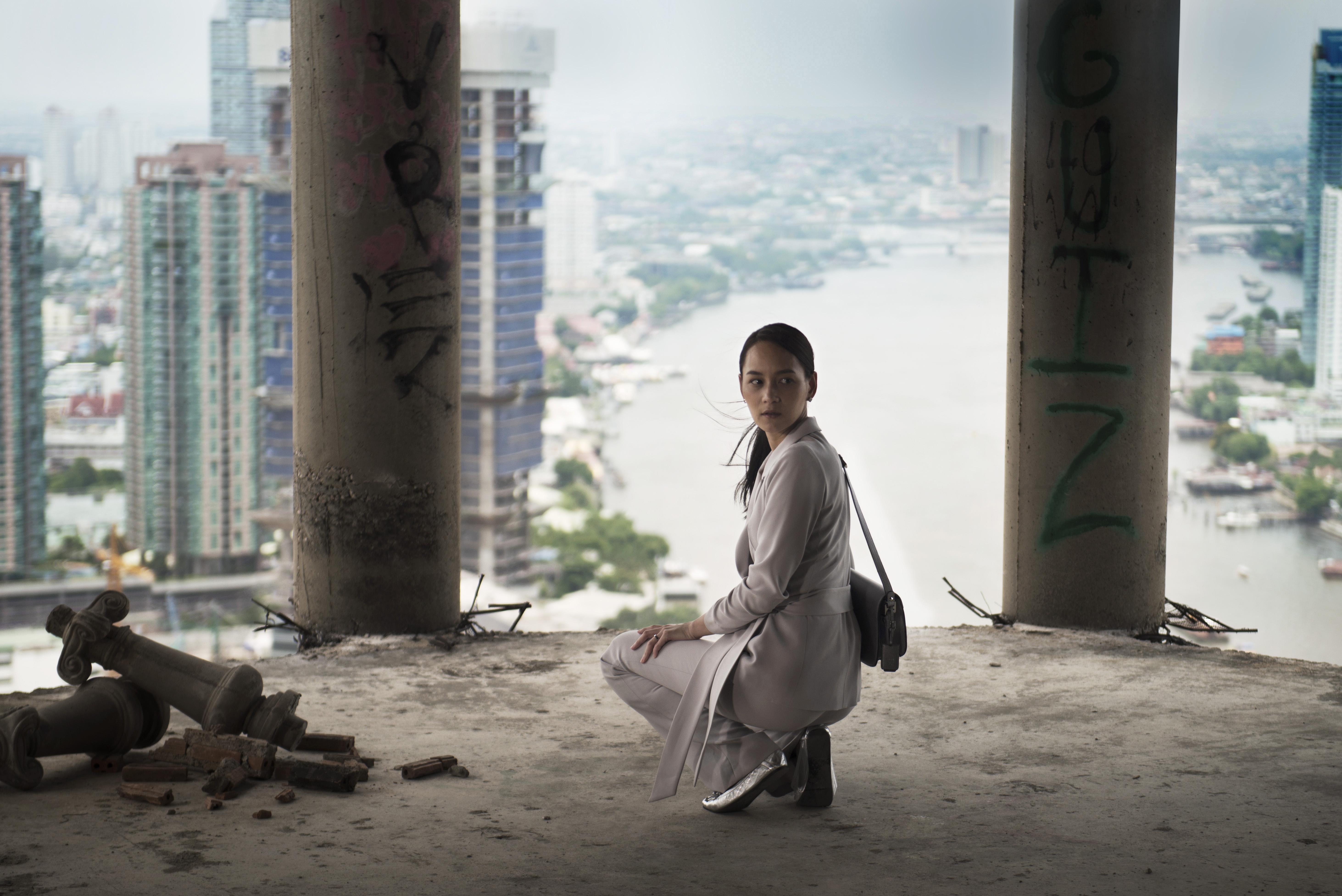 actor Namthip 'Bee' Jongrachatawiboon large photo