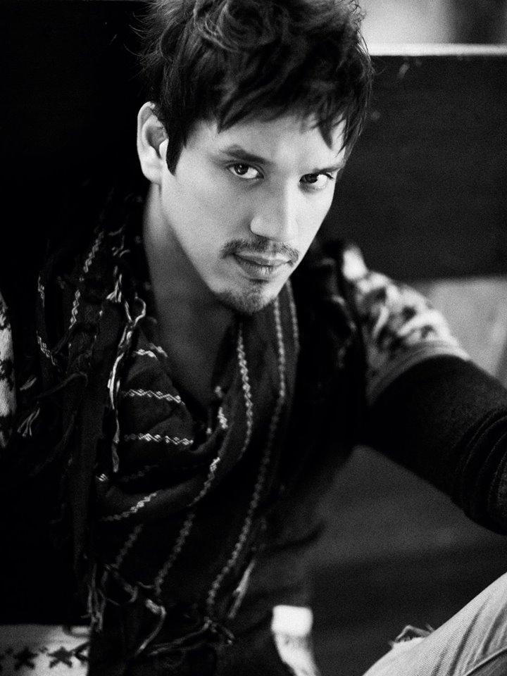 actor Carlo Gonzalez large photo