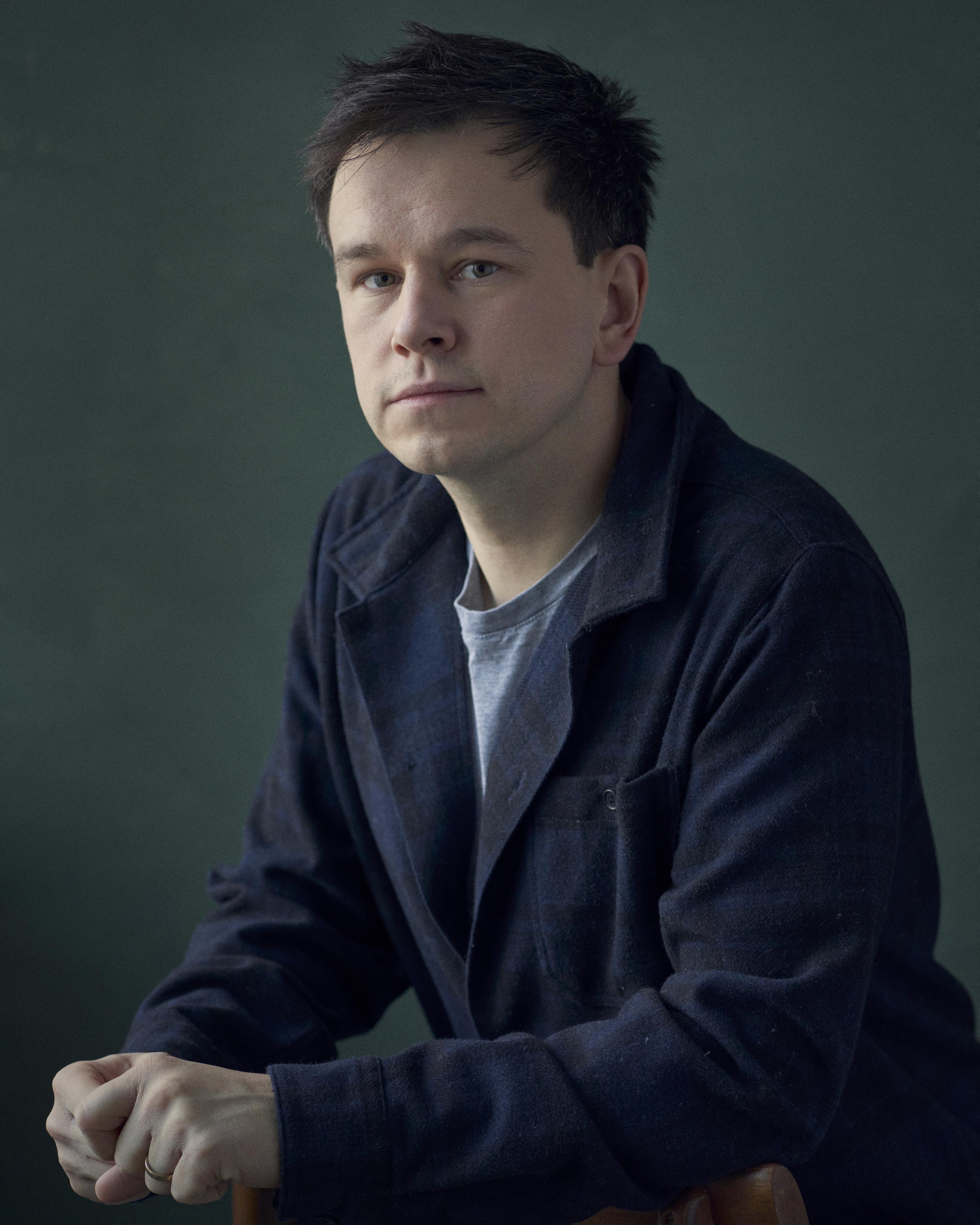 actor Rob Ostlere large photo