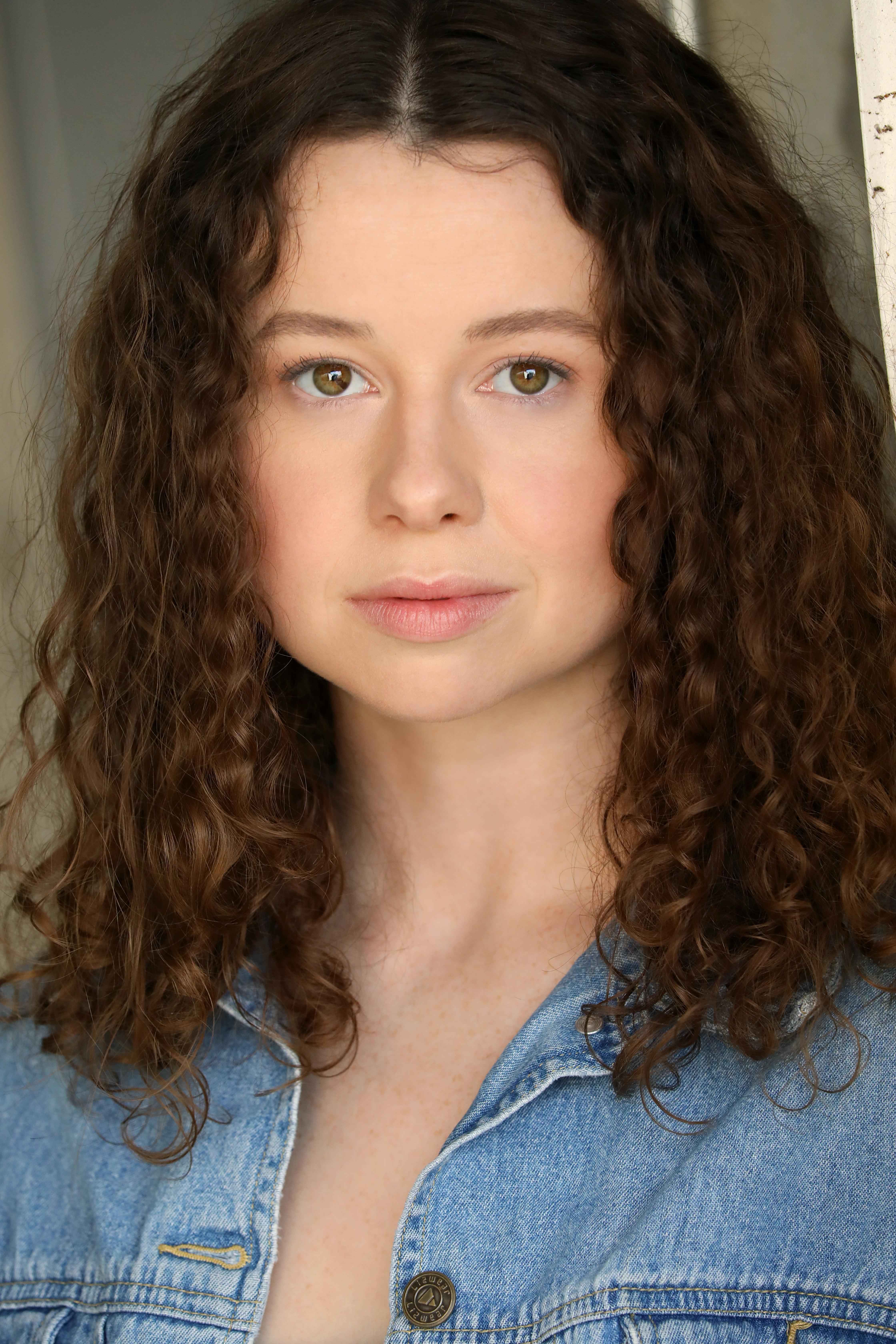 actor Grace Evans large photo