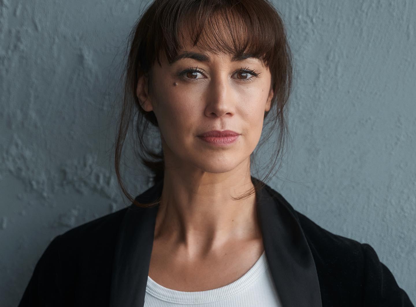 actor Siubhan Harrison large photo