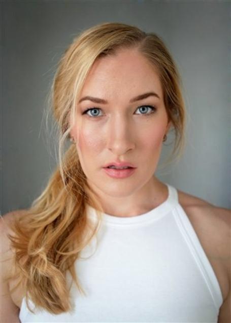 actor Annisa Belonogoff large photo