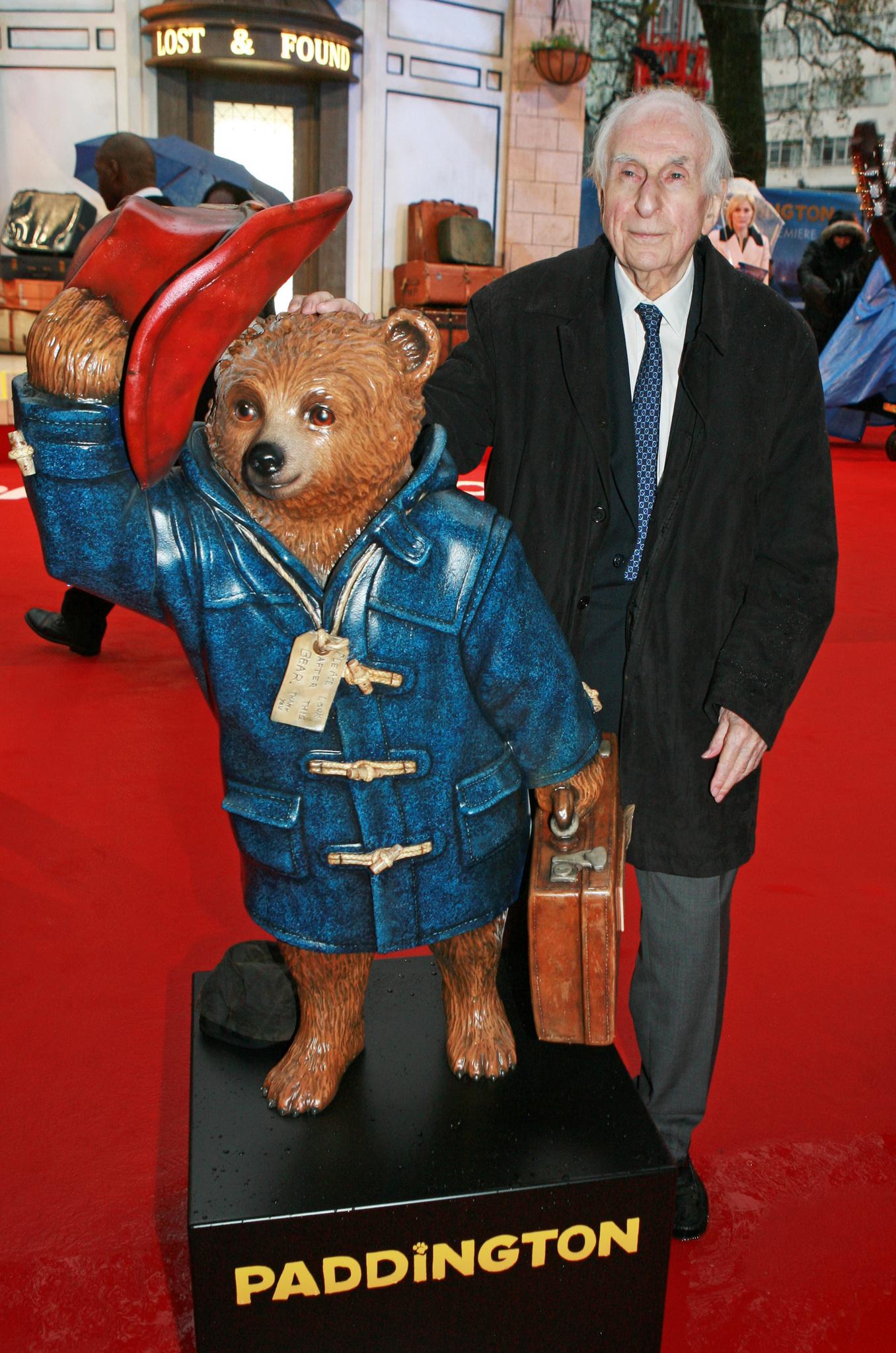 actor Michael Bond large photo