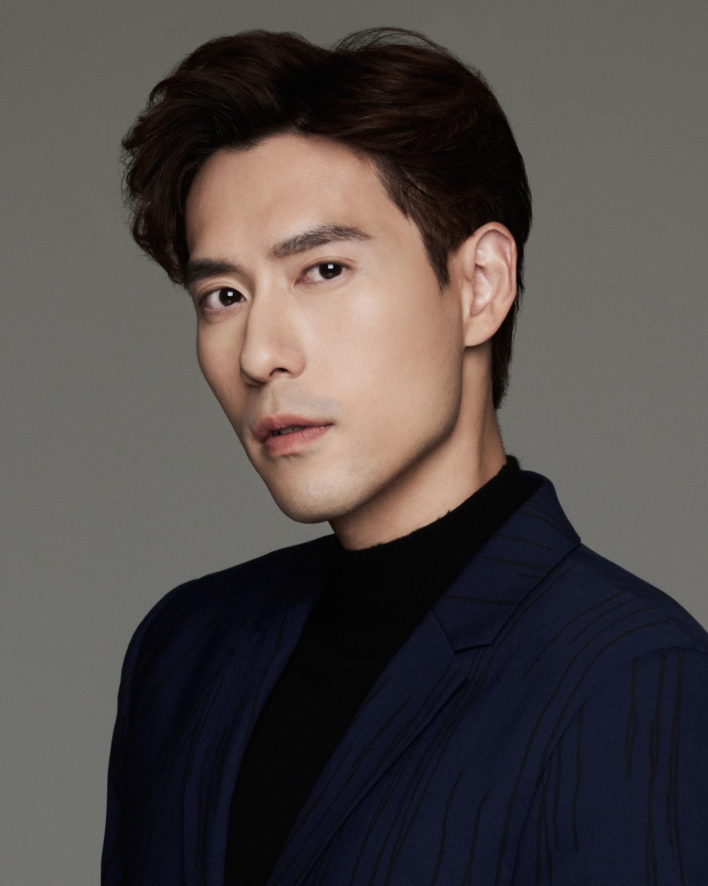 actor James Seah large photo