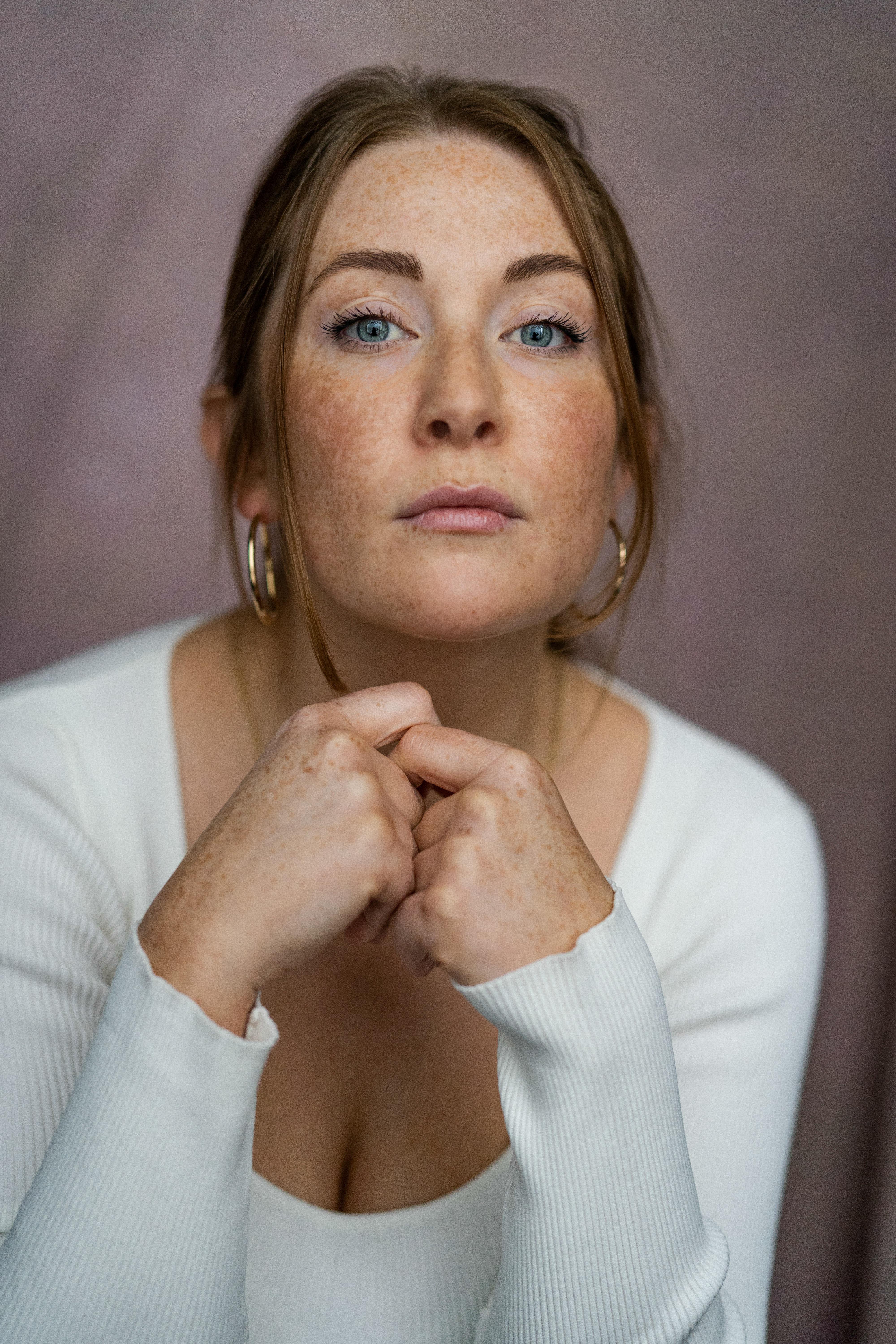 actor Olivia Brady large photo