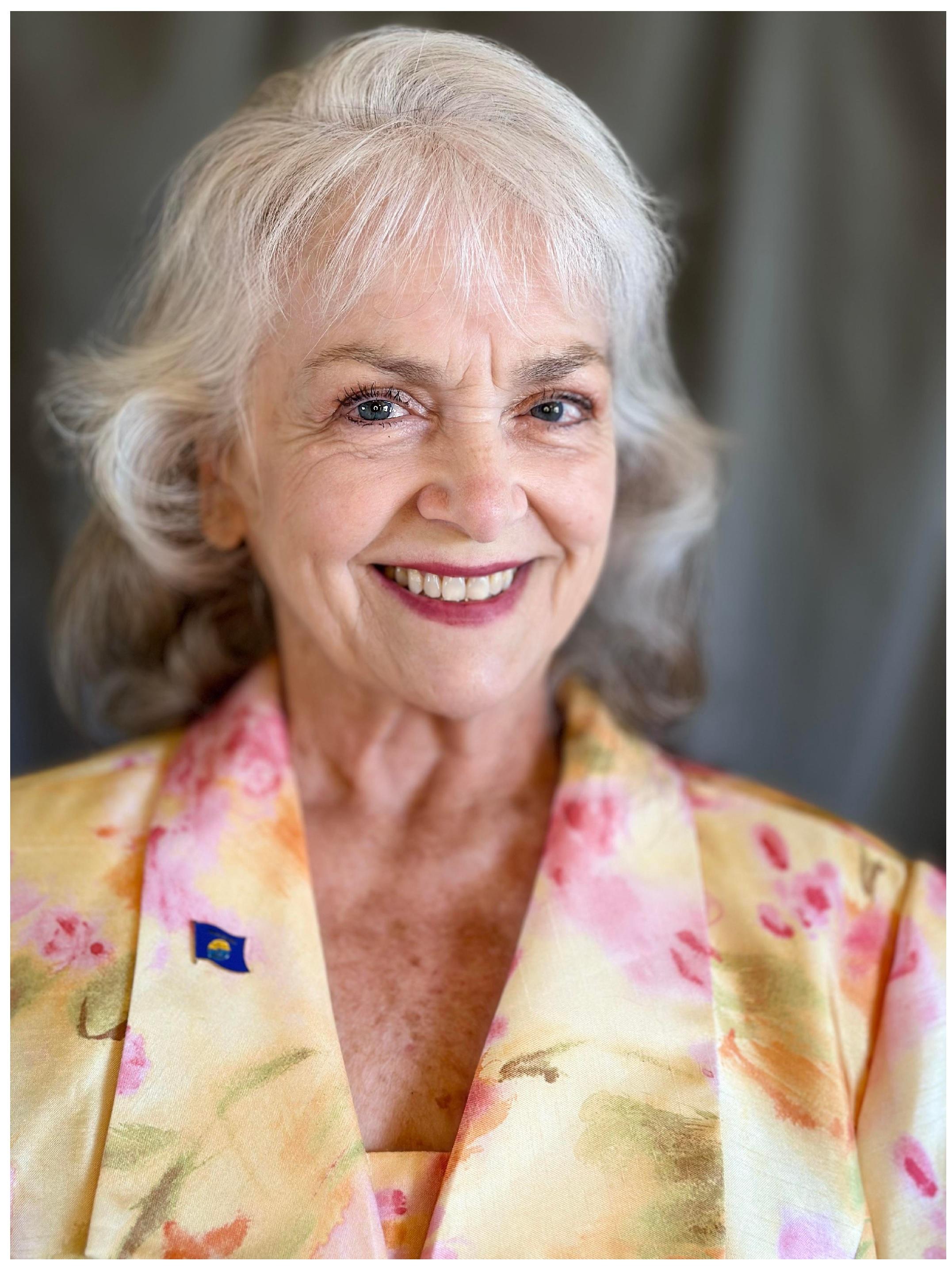 actor Liz Cain large photo