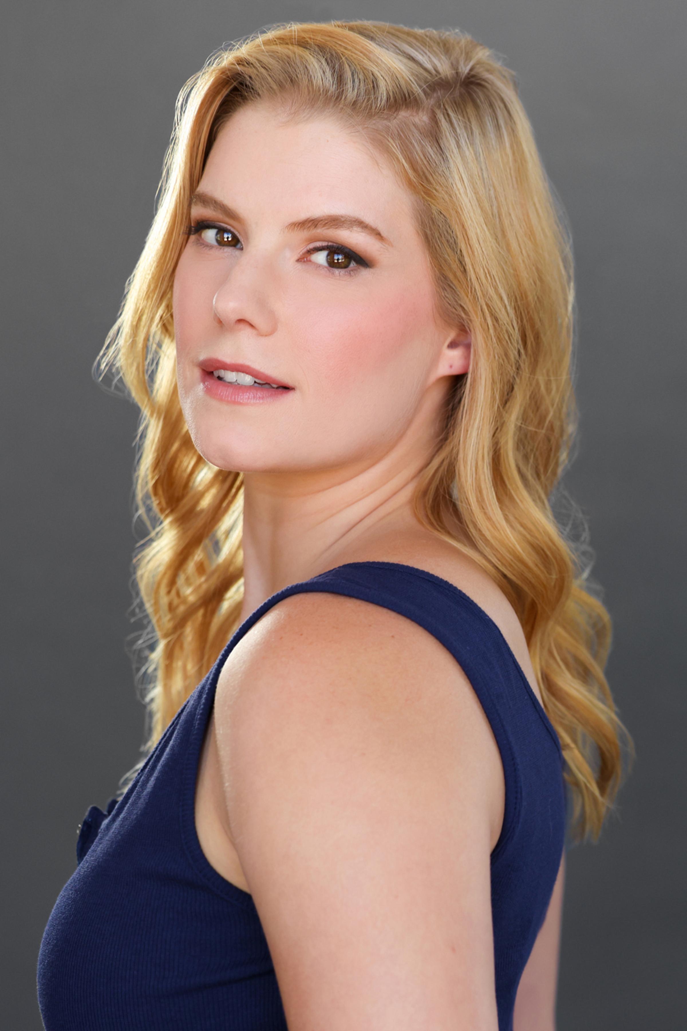 actor Molly Flanagan large photo