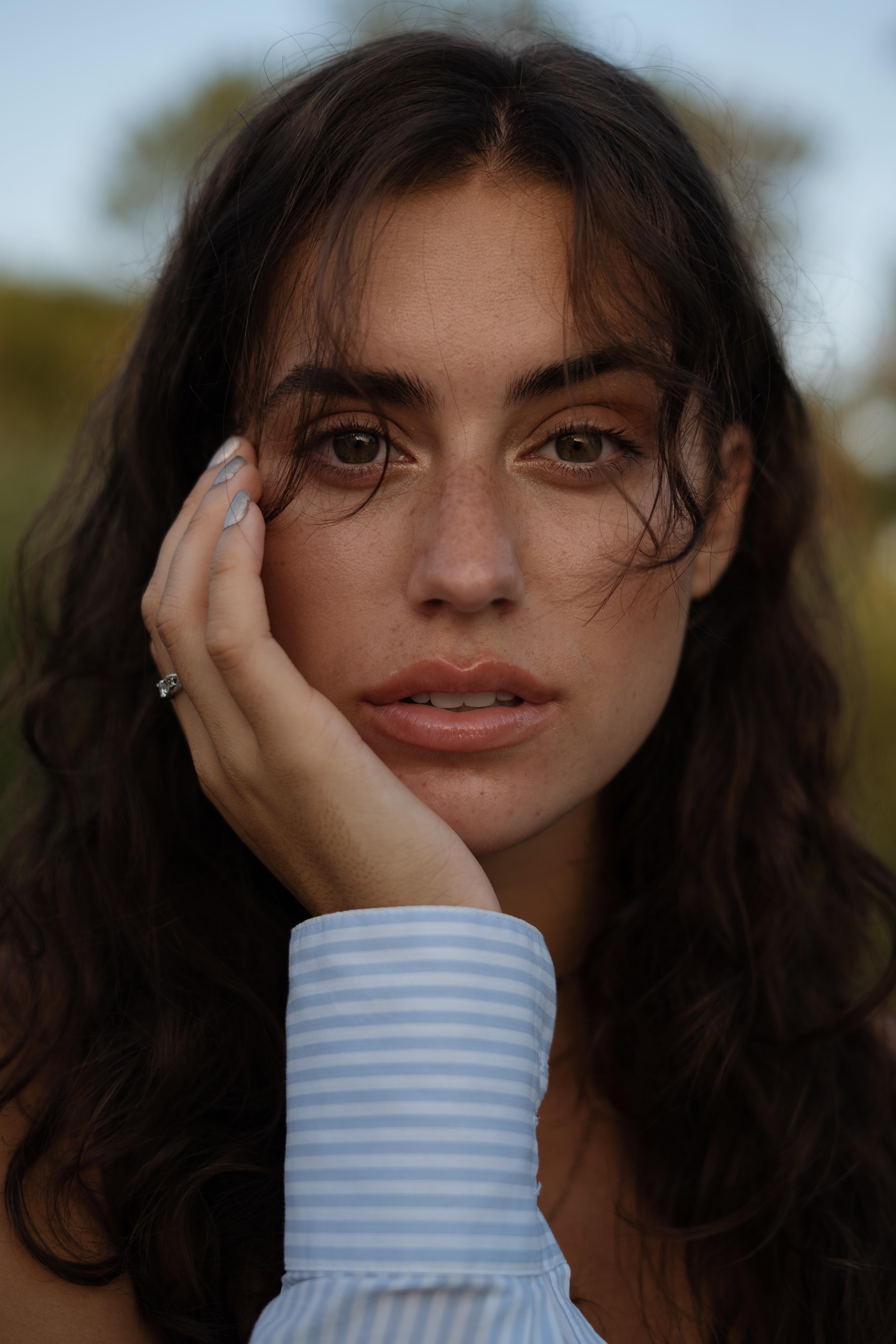 actor Paige Evans large photo