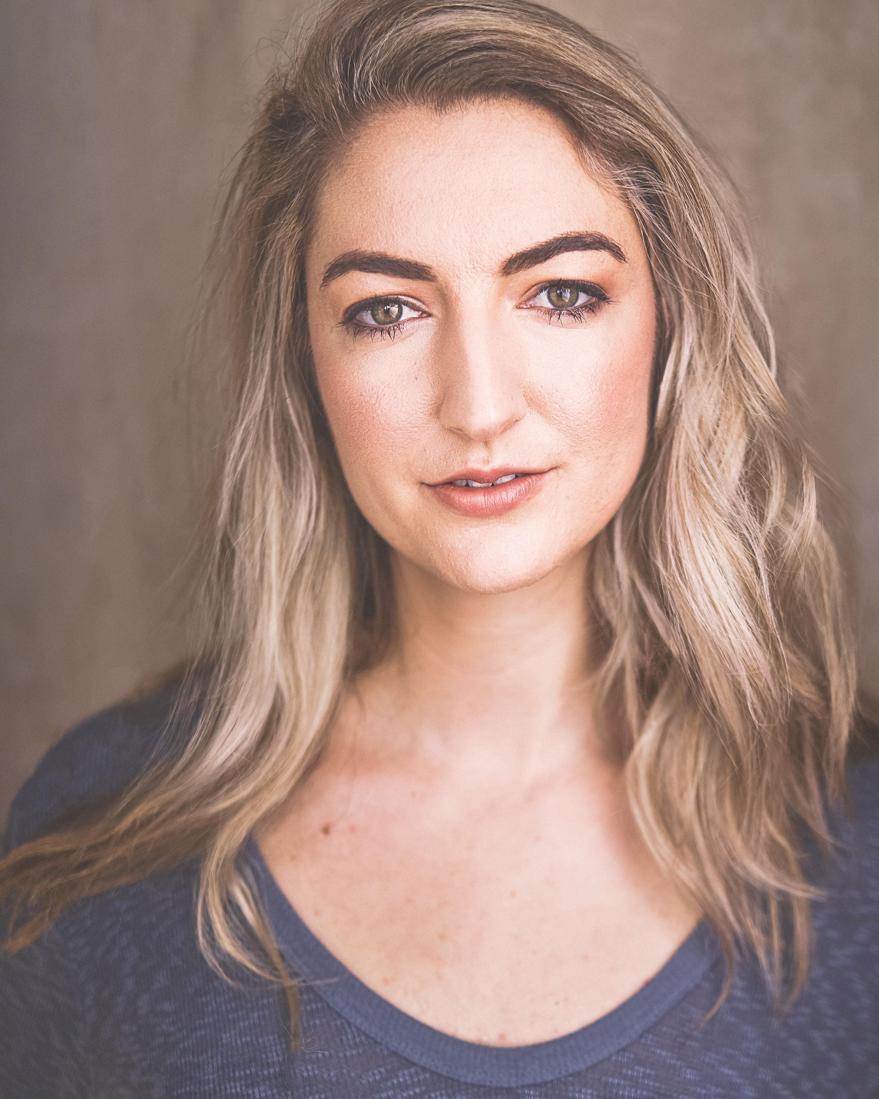 actor Laurisha Yniguez large photo