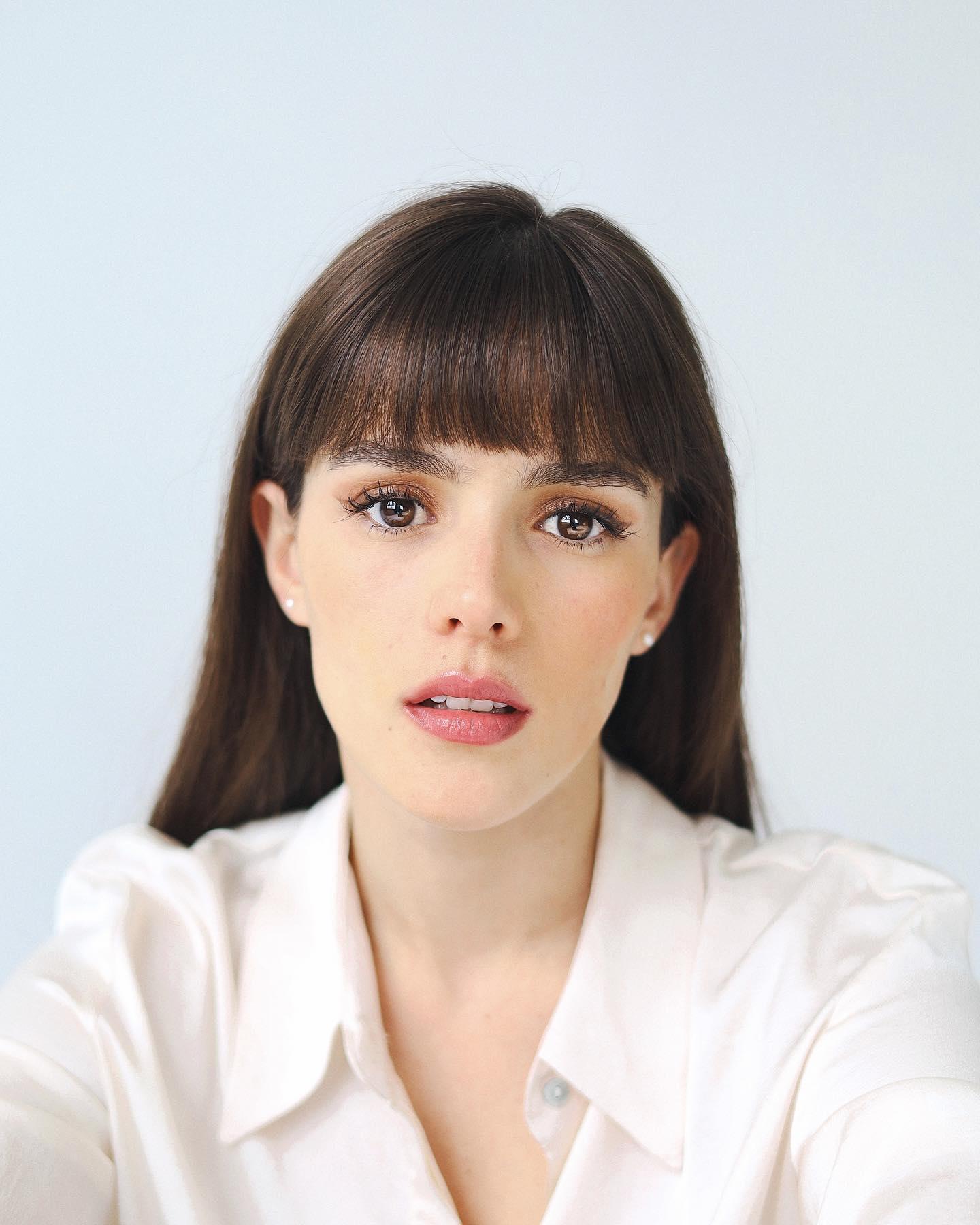 actor Samantha Siqueiros large photo